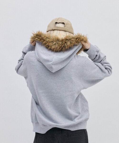 FILA(フィラ)の「【 FILA 別注 】裏毛ファーフードジップパーカー(パーカー・レディース・グレー/ネイビー・LARGE/MEDIUM)」の13枚目の写真
