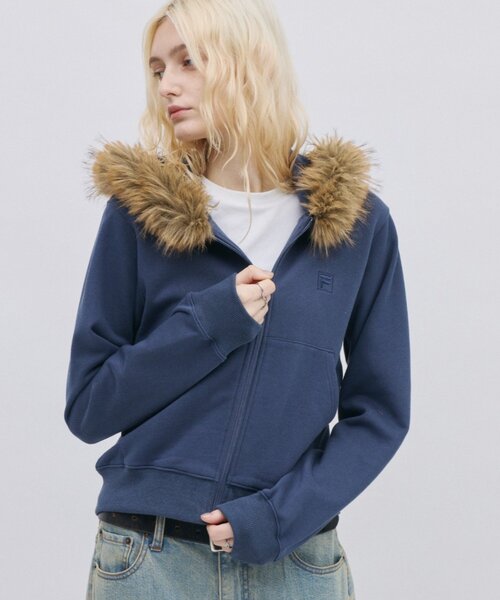 FILA(フィラ)の「【 FILA 別注 】裏毛ファーフードジップパーカー(パーカー・レディース・グレー/ネイビー・LARGE/MEDIUM)」の7枚目の写真