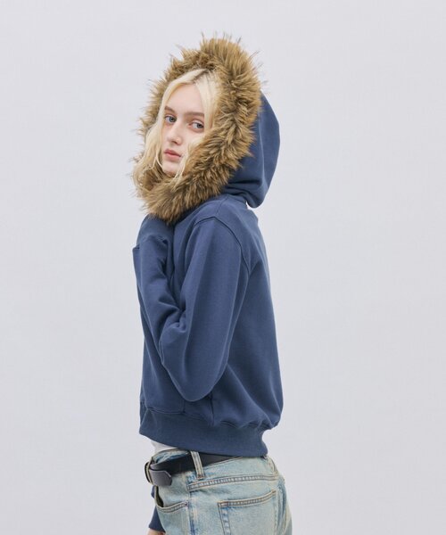 FILA(フィラ)の「【 FILA 別注 】裏毛ファーフードジップパーカー(パーカー・レディース・グレー/ネイビー・LARGE/MEDIUM)」の9枚目の写真