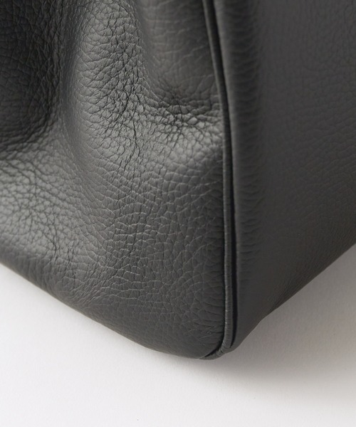 YOUNG&OLSEN The DRYGOODS STORE(ヤングアンドオルセン)の「YOUNG & OLSEN/ヤングアンドオルセン EMBOSSED LEATHER BELTED TOTE S エンボスレザー ベルテッド トートバッグ 2026年 夏 夏服(トートバッグ・メンズ・ブラック/ベージュ・FREE)」の10枚目の写真