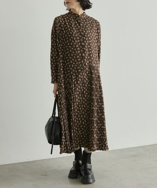 ear PAPILLONNER(イアパピヨネ)の「長袖斜めプリーツOP【SUM1 STYLE】(ワンピース・レディース・ブラック/ダークブラウン・FREE)」の2枚目の写真