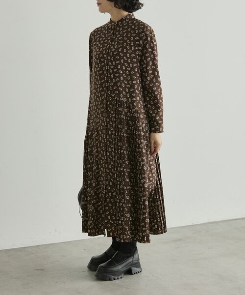 ear PAPILLONNER(イアパピヨネ)の「長袖斜めプリーツOP【SUM1 STYLE】(ワンピース・レディース・ブラック/ダークブラウン・FREE)」の9枚目の写真