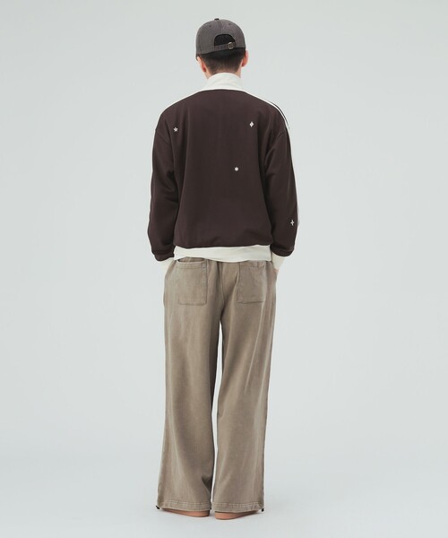BEAMS HEART(ビームスハート)の「刺繍 トラックジャケット(スウェット・メンズ・ブラウン/ネイビー・LARGE/MEDIUM/SMALL)」の4枚目の写真
