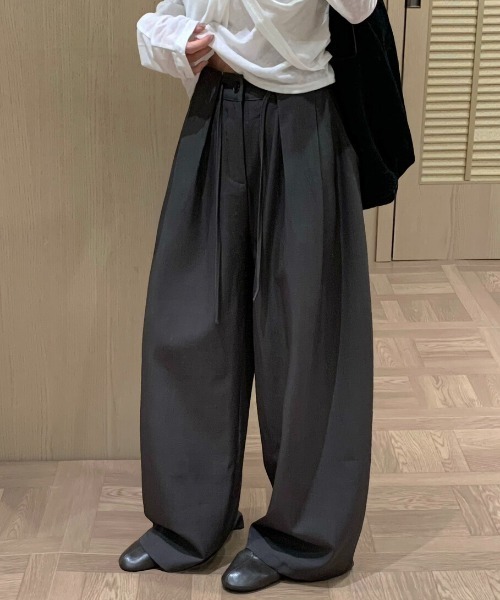 FLINEA(フリネア)の「プリーツリボンリラックスパンツ(その他パンツ・レディース・チャコールグレー/ブラック/ベージュ・FREE)」の10枚目の写真