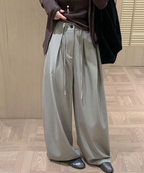FLINEA(フリネア)の「プリーツリボンリラックスパンツ(その他パンツ・レディース・チャコールグレー/ブラック/ベージュ・FREE)」の7枚目の写真