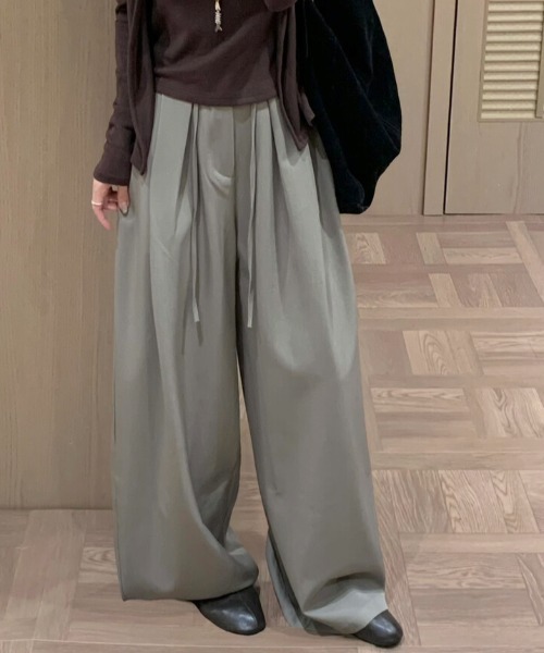 FLINEA(フリネア)の「プリーツリボンリラックスパンツ(その他パンツ・レディース・チャコールグレー/ブラック/ベージュ・FREE)」の5枚目の写真