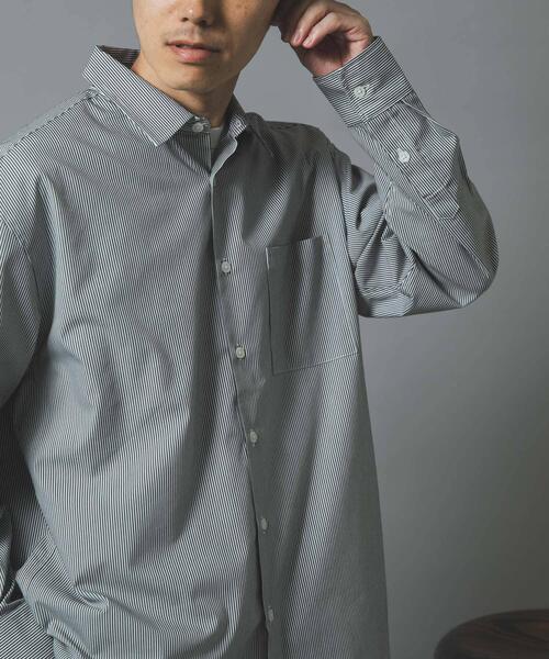 ITEMS URBANRESEARCH(アイテムズ アーバンリサーチ)の「『イージーケア/UVカット』高機能 ストライプレギュラーカラーシャツ(シャツ/ブラウス・メンズ・ブラック/ブルー・LARGE/MEDIUM)」の4枚目の写真