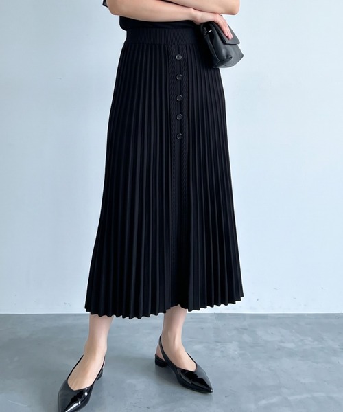 umune（ウムネ）の「クラシカルなムードを楽しむ♪フロントボタンのプリーツニットスカート（スカート・レディース・ブラック/チャコールグレー/アイボリー・FREE）」の13枚目の写真