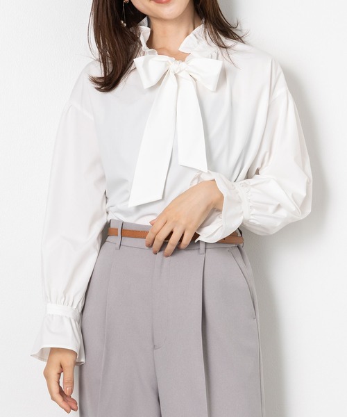MAISONCOMFY (メゾンコンフィ)の「【ボウタイフリルブラウス】ハレの日もいつもの日も着たい上品ブラウス(シャツ/ブラウス・レディース・ネイビー/キャメル/ホワイト・L/M)」の2枚目の写真