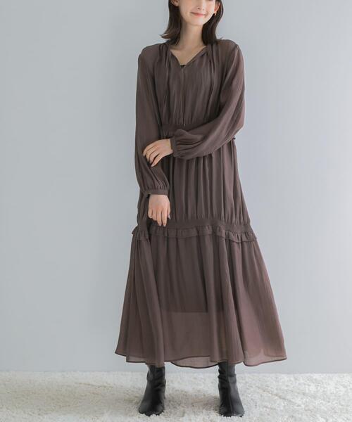 URBAN RESEARCH ROSSO WOMEN(アーバンリサーチ ロッソ)の「ボリュームギャザーロングワンピース(ワンピース・レディース・ブラック/ブラウン・FREE)」の2枚目の写真
