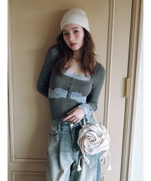 LILY BROWN（リリーブラウン）の「【限定カラー】レーストリムニットトップス（ニット/セーター）」