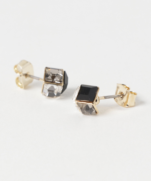 PLAIN CLOTHING（プレーンクロージング）の「ラインストーンピアス【PLAIN CLOTHING】（ピアス（両耳用）・レディース・ブラック/パープル/ブルー/クリア/ピンク・FREE）」の6枚目の写真