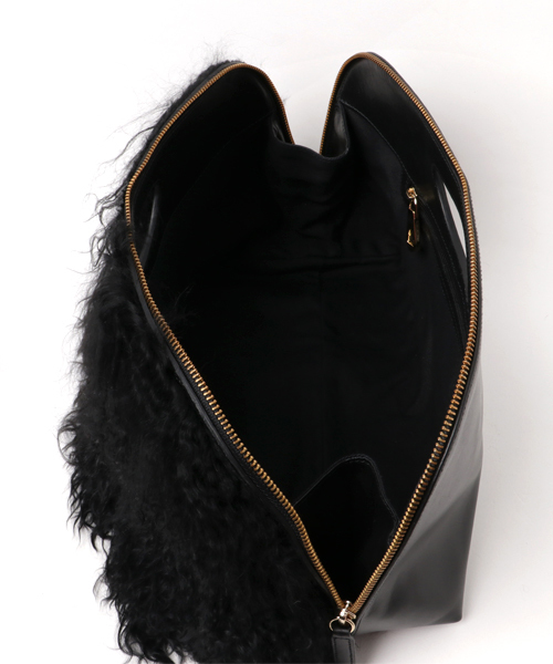 PELLICO（ペリーコ）の「PELLICO / ANELLI REVERSE TIBET LAMB FUR（クラッチバッグ・レディース・ホワイト/ブラック・FREE）」の4枚目の写真