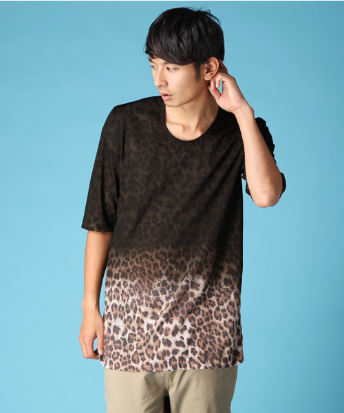 MIDWEST（ミッドウエスト）の「DIET BUTCHER SLIM SKIN×MIDWEST　別注グラデーションＴシャツ（Tシャツ/カットソー・メンズ・ブルー/ブラウン/レッド・FREE）」の2枚目の写真