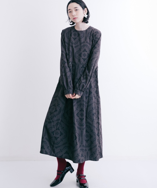 merlot plus（メルロープリュス）の「はちバロック柄ワンピース7226（ワンピース・レディース・ブラック/パープル/オレンジ・FREE）」の2枚目の写真