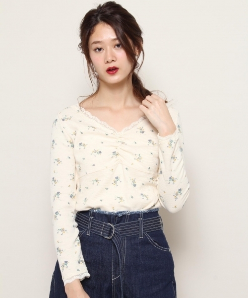 PAGEBOY（ページボーイ）の「VネックレースTシャツ（Tシャツ/カットソー・レディース・ホワイト/ブラック/ブラウン/ベビーピンク・FREE）」の2枚目の写真