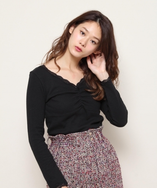 PAGEBOY（ページボーイ）の「VネックレースTシャツ（Tシャツ/カットソー・レディース・ホワイト/ブラック/ブラウン/ベビーピンク・FREE）」の3枚目の写真