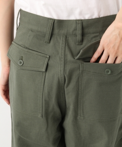 A part by（アパートバイ）の「CLミリタリーパンツ 778722（その他パンツ・レディース・グリーン/グリーン系その他/ベージュ/オフホワイト・MEDIUM/LARGE）」の11枚目の写真