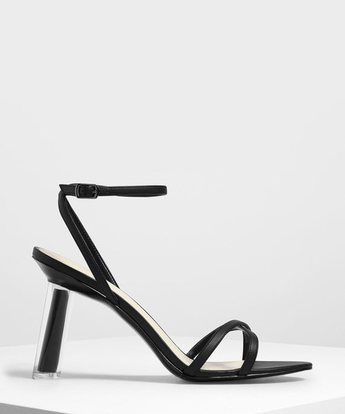 CHARLES & KEITH（チャールズ & キース）の「クリスクロススカルプチュアルヒール メタリックサンダル / Criss Cross Sculptural Heel Metallic Sandals（サンダル・レディース・ブラック/シルバー・22.5cm/23cm/23.5cm/24.5cm/25cm/25.5cm）」の2枚目の写真