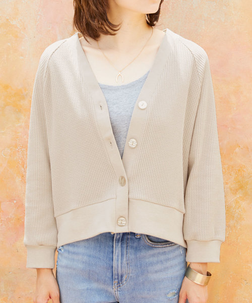 Chaco closet(チャコ クローゼット)の「ボリューム ワッフルカーディガン(カーディガン/ボレロ・レディース・ブラック/ベージュ/オフホワイト/杢グレー/バイオレット・FREE)」の6枚目の写真