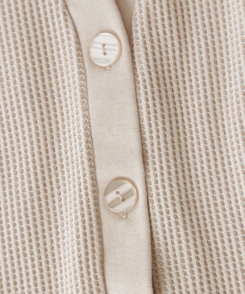 Chaco closet(チャコ クローゼット)の「ボリューム ワッフルカーディガン(カーディガン/ボレロ・レディース・ブラック/ベージュ/オフホワイト/杢グレー/バイオレット・FREE)」の15枚目の写真