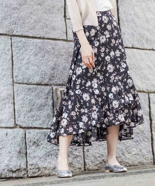 12Twelve Agenda(トゥエルブ アジェンダ)の「ぼかしフラワー重ねヘムフレアスカート(スカート・レディース・ブラック/マスタード・M)」の2枚目の写真