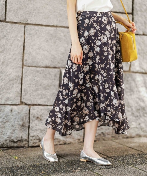 12Twelve Agenda(トゥエルブ アジェンダ)の「ぼかしフラワー重ねヘムフレアスカート(スカート・レディース・ブラック/マスタード・M)」の14枚目の写真