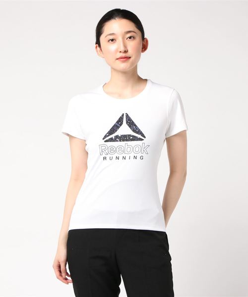Reebok(リーボック)の「ランニング エッセンシャルズ グラフィック Tシャツ / Running Essentials Graphic Tee(Tシャツ/カットソー・レディース・ブラック/ホワイト/コーラル・LARGE/MEDIUM/X-LARGE/SMALL/XX-LARGE/X-SMALL/XX-SMALL/XXX-LARGE)」の2枚目の写真