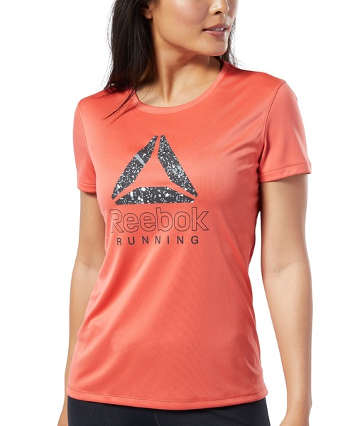 Reebok(リーボック)の「ランニング エッセンシャルズ グラフィック Tシャツ / Running Essentials Graphic Tee(Tシャツ/カットソー・レディース・ブラック/ホワイト/コーラル・LARGE/MEDIUM/X-LARGE/SMALL/XX-LARGE/X-SMALL/XX-SMALL/XXX-LARGE)」の1枚目の写真