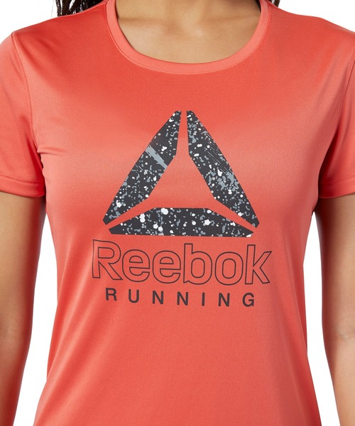 Reebok(リーボック)の「ランニング エッセンシャルズ グラフィック Tシャツ / Running Essentials Graphic Tee(Tシャツ/カットソー・レディース・ブラック/ホワイト/コーラル・LARGE/MEDIUM/X-LARGE/SMALL/XX-LARGE/X-SMALL/XX-SMALL/XXX-LARGE)」の7枚目の写真