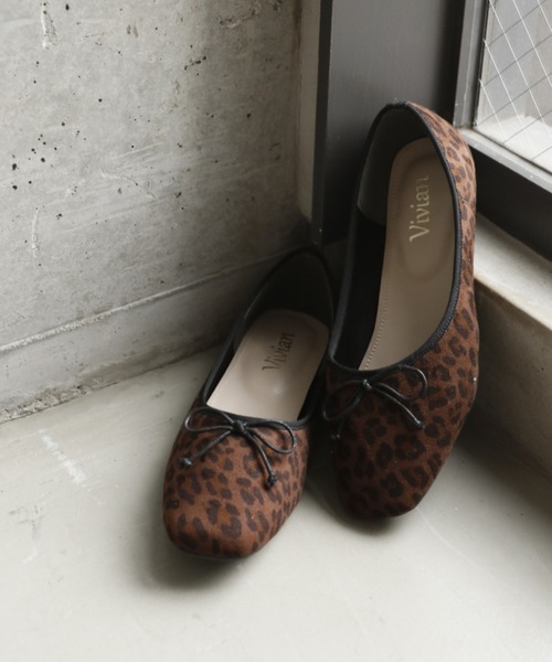 VIVIAN(ヴィヴィアン)の「スクエアトゥフラットバレエシューズ(バレエシューズ・レディース・ブラック系その他2/パイソン/シルバー/イエロー系その他5/レオパード/ボルドー/グレー系その他7/ブルー系その他4/D/E/Beige/ホワイト系その他5/ホワイト×カーキブラウン/パープル系その他/バーガンディー/Olive /White/PINK/Moca/ブラック系その他・22/22.5/23/23.5/24/24.5/25/25.5/26)」の13枚目の写真