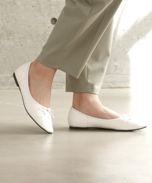 VIVIAN(ヴィヴィアン)の「スクエアトゥフラットバレエシューズ(バレエシューズ・レディース・ブラック系その他2/パイソン/シルバー/イエロー系その他5/レオパード/ボルドー/グレー系その他7/ブルー系その他4/D/E/Beige/ホワイト系その他5/ホワイト×カーキブラウン/パープル系その他/バーガンディー/Olive /White/PINK/Moca/ブラック系その他・22/22.5/23/23.5/24/24.5/25/25.5/26)」の18枚目の写真