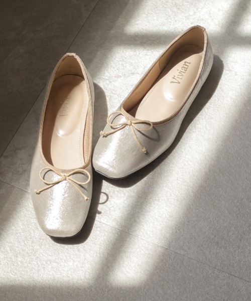 VIVIAN(ヴィヴィアン)の「スクエアトゥフラットバレエシューズ(バレエシューズ・レディース・ブラック系その他2/パイソン/シルバー/イエロー系その他5/レオパード/ボルドー/グレー系その他7/ブルー系その他4/D/E/Beige/ホワイト系その他5/ホワイト×カーキブラウン/パープル系その他/バーガンディー/Olive /White/PINK/Moca/ブラック系その他・22/22.5/23/23.5/24/24.5/25/25.5/26)」の7枚目の写真