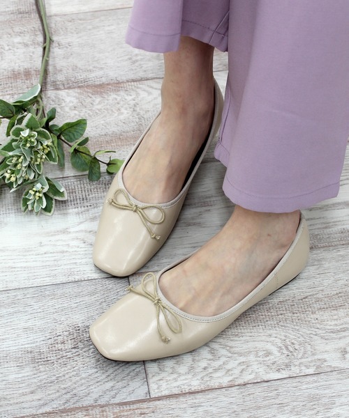 VIVIAN(ヴィヴィアン)の「スクエアトゥフラットバレエシューズ(バレエシューズ・レディース・ブラック系その他2/パイソン/シルバー/イエロー系その他5/レオパード/ボルドー/グレー系その他7/ブルー系その他4/D/E/Beige/ホワイト系その他5/ホワイト×カーキブラウン/パープル系その他/バーガンディー/Olive /White/PINK/Moca/ブラック系その他・22/22.5/23/23.5/24/24.5/25/25.5/26)」の22枚目の写真