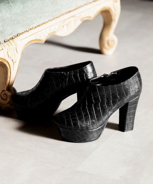 Diable baiser(ディアブルベーゼ)の「10.5cmチャンキーヒール美脚ブーティ(ブーツ・レディース・ブラック系その他2/ブラック系その他/ブラウン系その他/レッド系その他/レオパード/ブラック系その他3/ブラウン系その他2/ブラウン系その他3/パイソン・21cm/21.5cm/22cm/25.5cm/21.5㎝/23㎝/24㎝/25㎝/22.5㎝/23.5㎝/24.5㎝)」の3枚目の写真