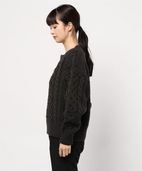 KOBE LETTUCE（コウベレタス）の「ボリューム袖キーネックローゲージケーブルニットトップス（ニット/セーター・レディース・アイボリー/モカ/チャコール・FREE）」の4枚目の写真