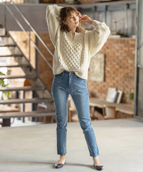 KOBE LETTUCE（コウベレタス）の「ボリューム袖キーネックローゲージケーブルニットトップス（ニット/セーター・レディース・アイボリー/モカ/チャコール・FREE）」の9枚目の写真