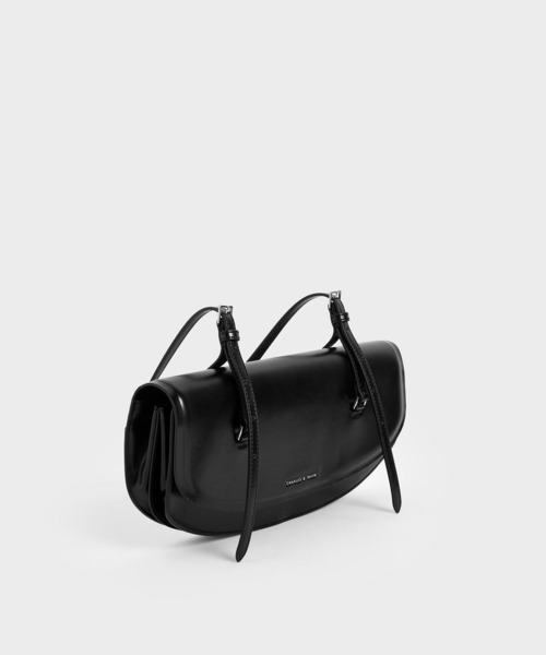 CHARLES & KEITH（チャールズ & キース）の「イロンゲイテッド サドルバッグ / Elongated Saddle Bag（ショルダーバッグ・レディース・ブラック/ブラウン・S）」の4枚目の写真