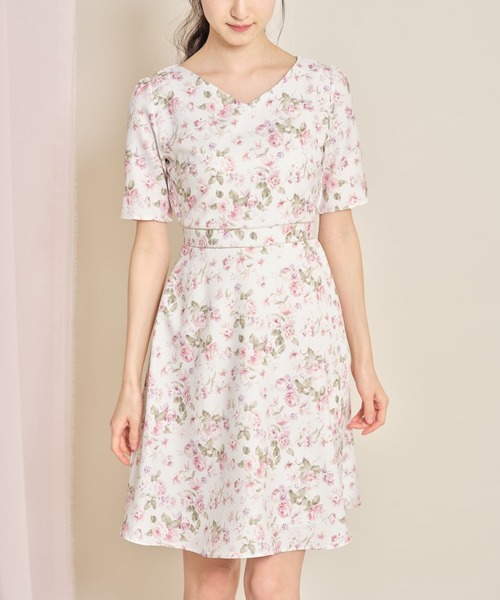 セール ウエストライン入りｖネックフラワープリントワンピース ワンピース Tocco Closet トッコ クローゼット のファッション通販 Zozotown