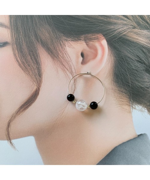 tone（トーン）の「【-lensa-】キラキラクリアのフープピアス(MA)（ピアス（両耳用）・レディース・ホワイト/ブラック・FREE）」の6枚目の写真