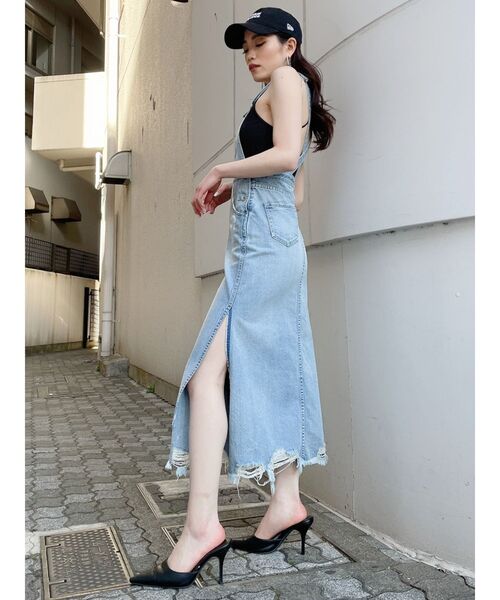 GYDA（ジェイダ）の「サイドスリットデニムサロペットスカート