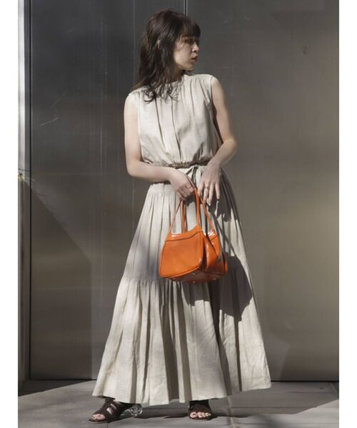 dazzlin（ダズリン）の「ティアードエアリーワンピース（ワンピース・レディース・ベージュ/ブラウン/イエロー/ブルー/オフホワイト・FREE）」の7枚目の写真