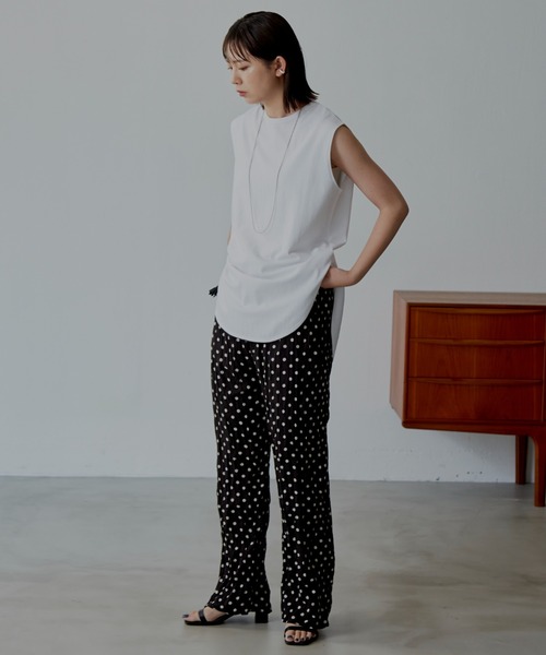 Aunt Marie's(アントマリーズ)の「裾ラウンドスリットノースリーブTシャツ / カットソー(Tシャツ/カットソー・レディース・ホワイト/ブラック/ネイビー・FREE)」の4枚目の写真