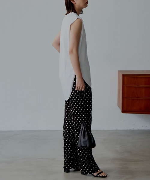 Aunt Marie's(アントマリーズ)の「裾ラウンドスリットノースリーブTシャツ / カットソー(Tシャツ/カットソー・レディース・ホワイト/ブラック/ネイビー・FREE)」の5枚目の写真