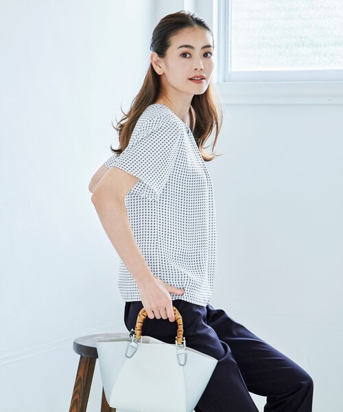 J.PRESS(ジェイプレス)の「【イージーケア】スクエアドット カットソー(Tシャツ/カットソー・レディース・ホワイト系5/ネイビー系5・T13/T15)」の6枚目の写真