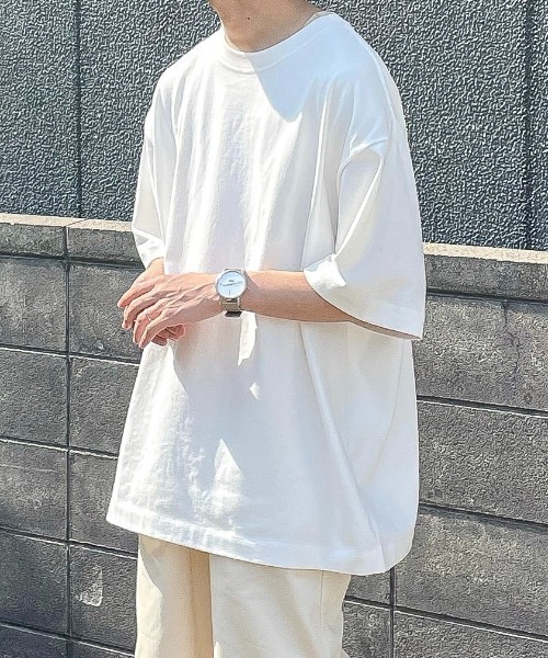 INTER FACTORY（インターファクトリー）の「ファッションインフルエンサー たいが - クルーネックオーバーサイズTシャツ　made in INTER FACTORY（Tシャツ/カットソー・メンズ・ホワイト/ブラック/ベージュ・MEDIUM/LARGE）」の2枚目の写真