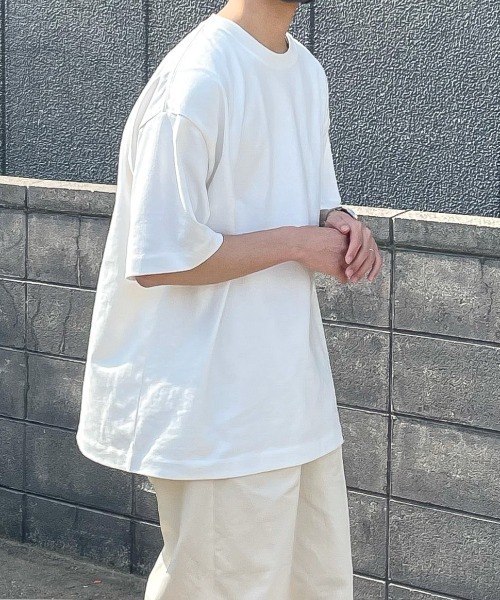 INTER FACTORY（インターファクトリー）の「ファッションインフルエンサー たいが - クルーネックオーバーサイズTシャツ　made in INTER FACTORY（Tシャツ/カットソー・メンズ・ホワイト/ブラック/ベージュ・MEDIUM/LARGE）」の4枚目の写真