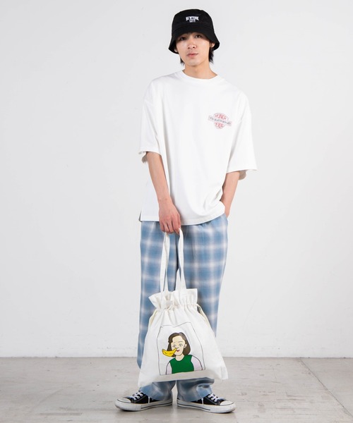 WEGO GRAPHICS(ウィゴーグラフィックス)の「∴WEGO/mokaコラボ巾着トート(トートバッグ・メンズ・ホワイト/グリーン・FREE)」の7枚目の写真