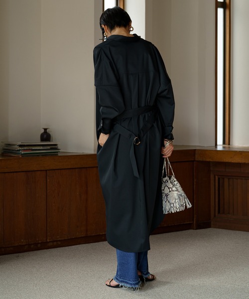 LOUNGEDRESS（ラウンジドレス）の「サテンBIGシャツワンピース（シャツワンピース・レディース・パープル/ブラック/グレイッシュベージュ/ベージュ/ネイビー/ピンク/ピンクベージュ・FREE）」の18枚目の写真