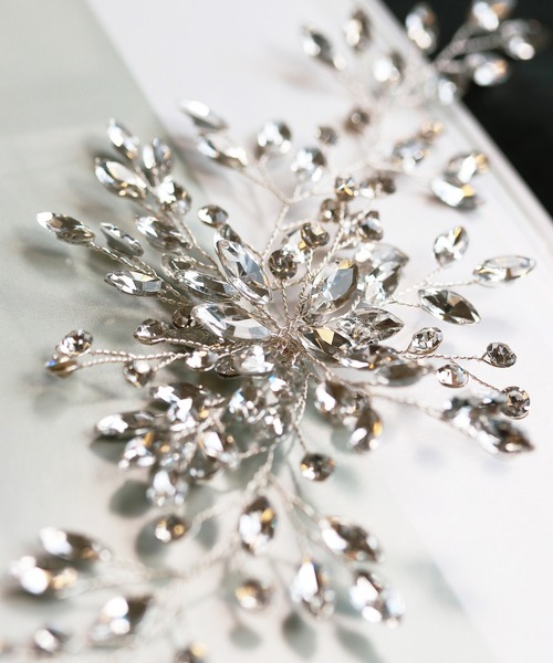 アクセサリー Kana Kana（カナ）の「シルバー リーフモチーフ ビジュー 結婚式 お呼ばれ